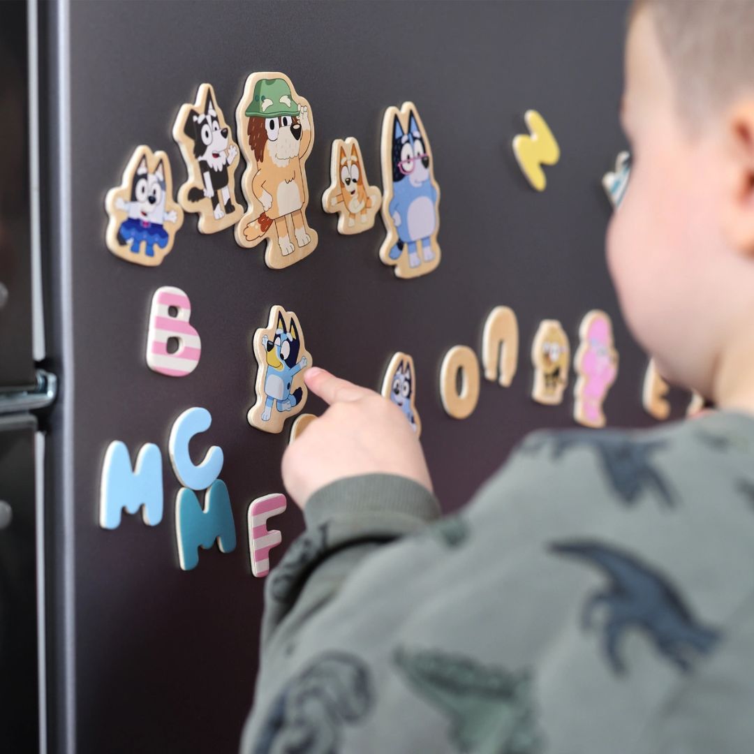Blålige magnetiske bogstaver