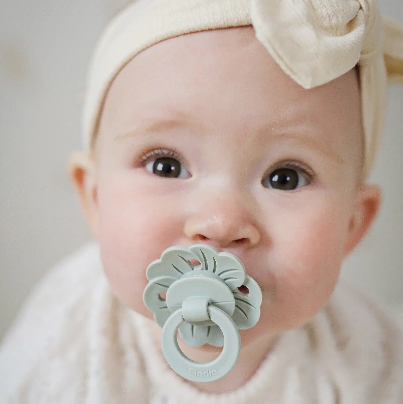 Elodie Details sut og sutteholder sæt Mineral Green