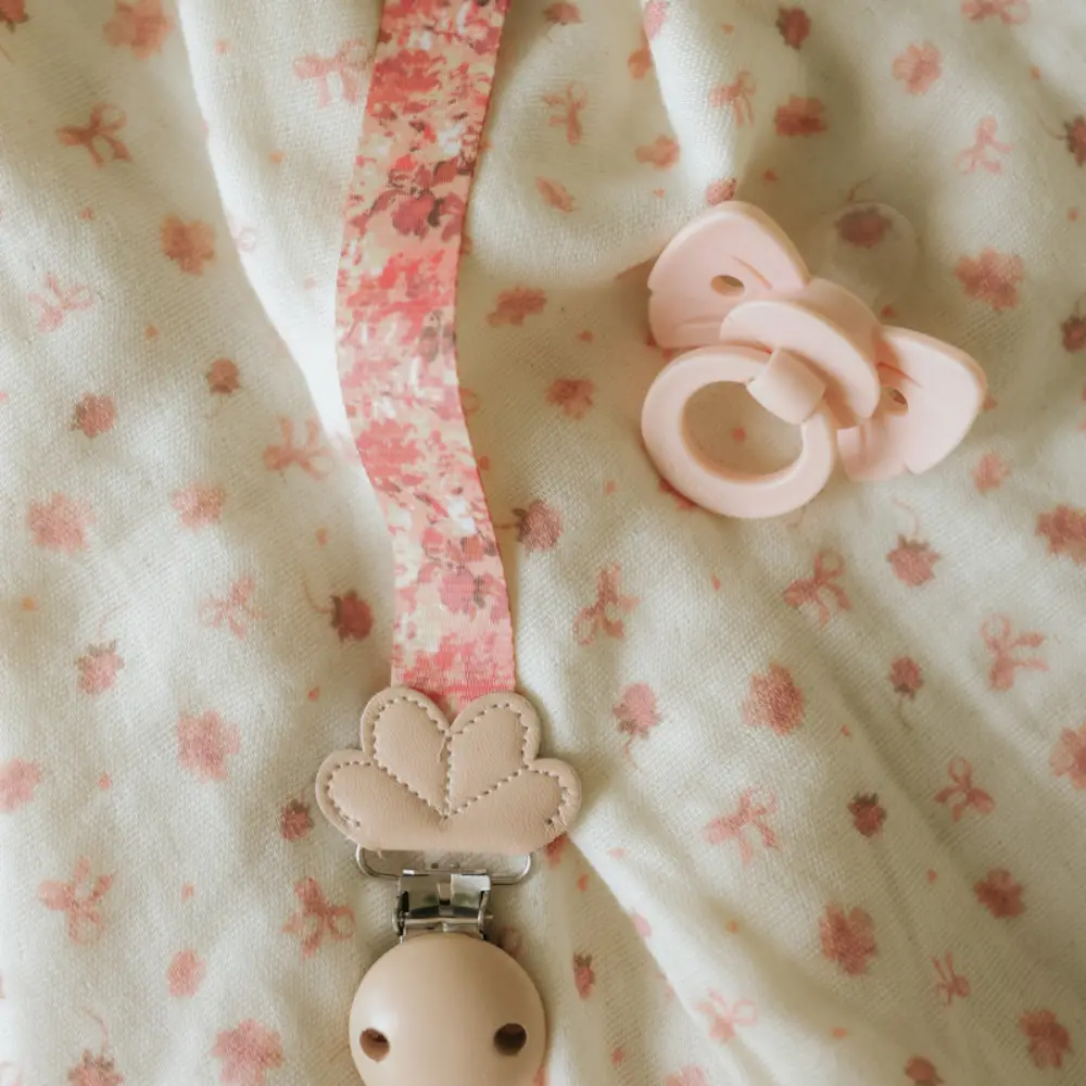 Elodie Binky Bow Sut Mistrød One size