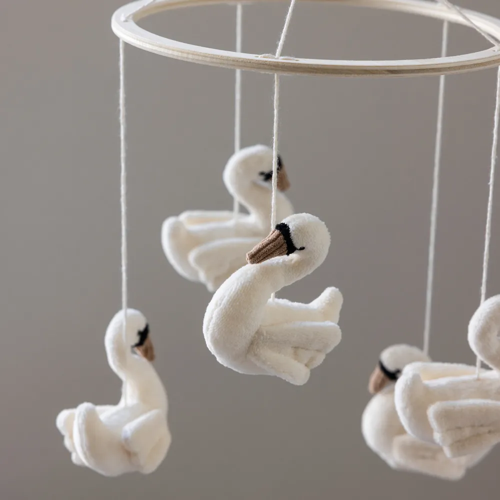 Sebra babymobil med svaner