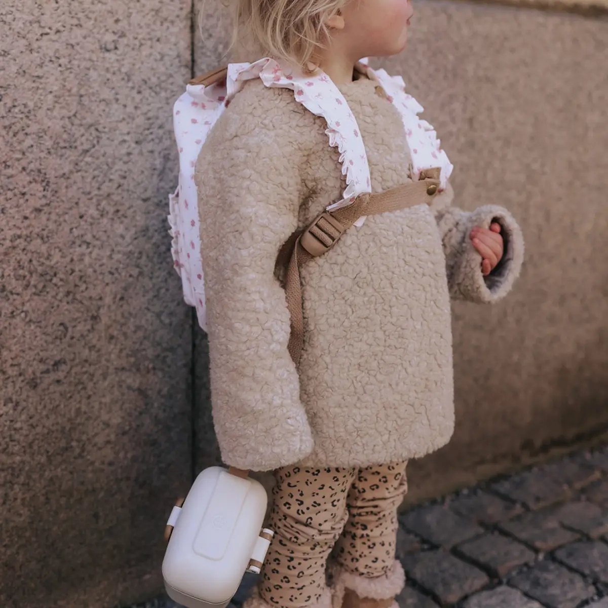 Elodie Details mad- og snackboks Rosy Bow Leo