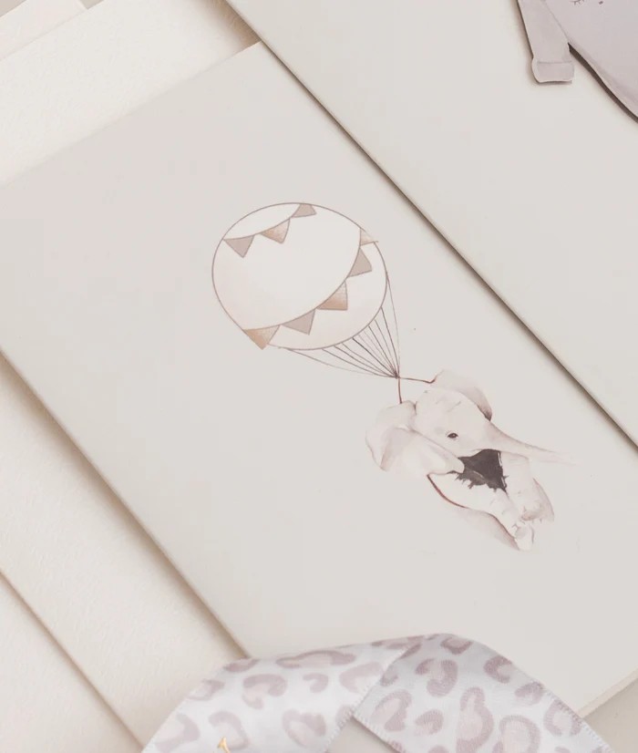 Livly Flying Elephant Gratulationskort