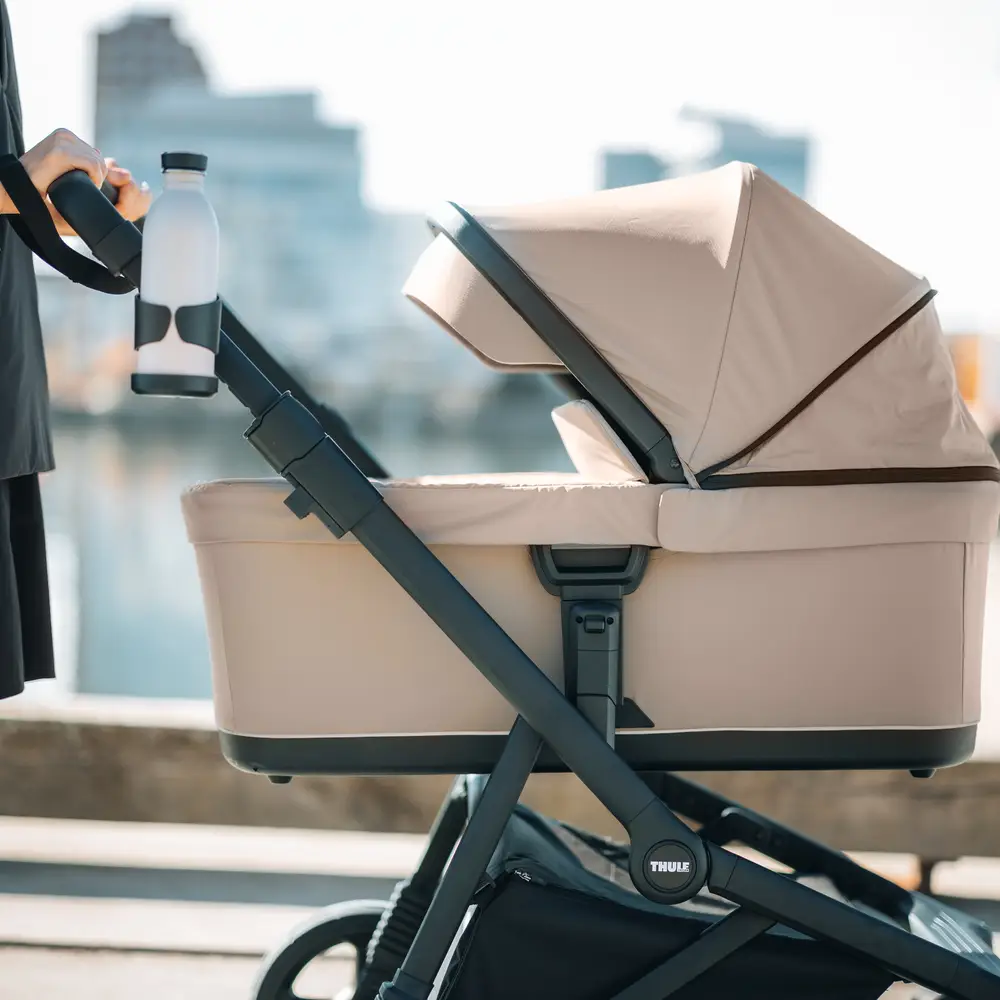 Thule Sleek 2 + Thule Bassinet Tinted Taupe