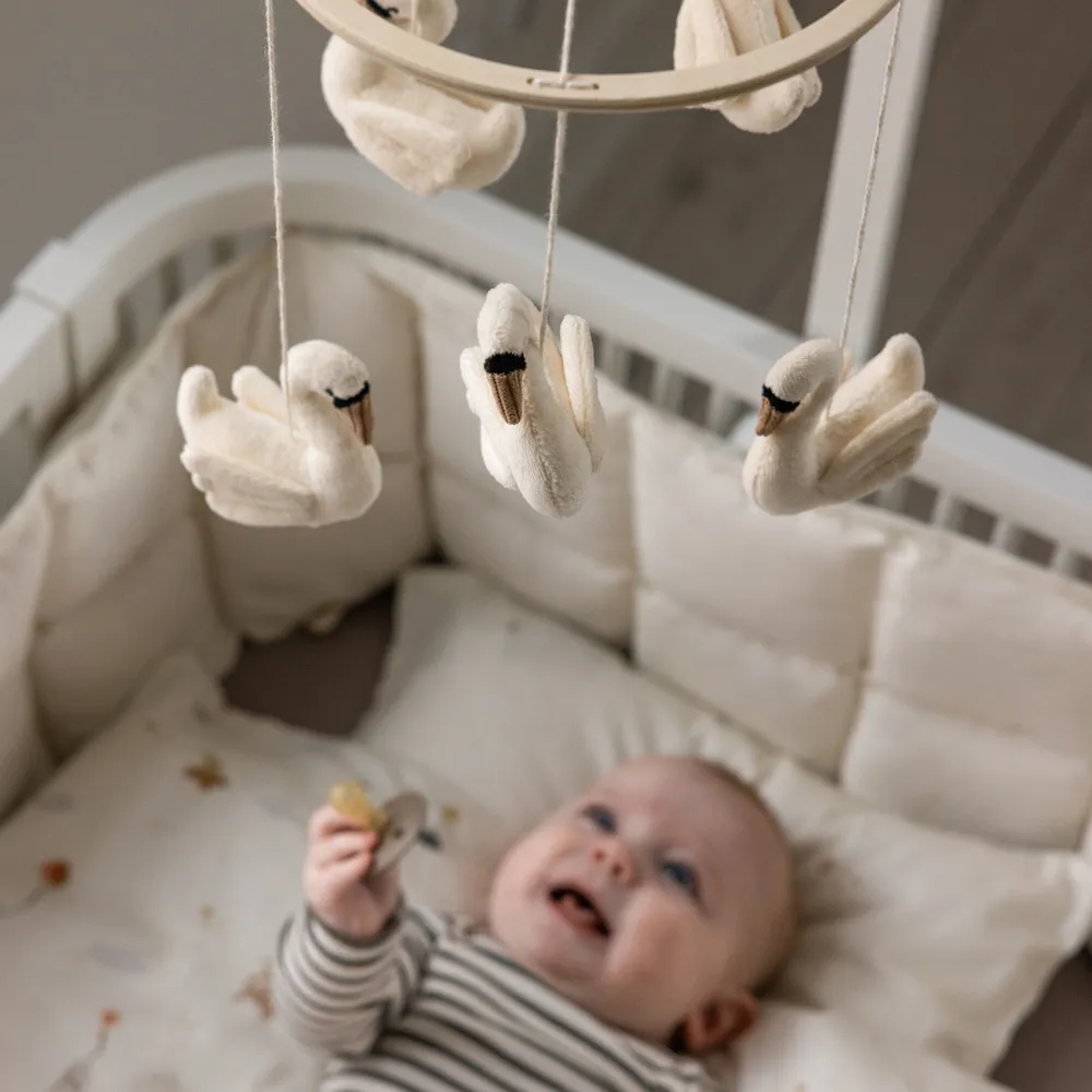 Sebra babymobil med svaner