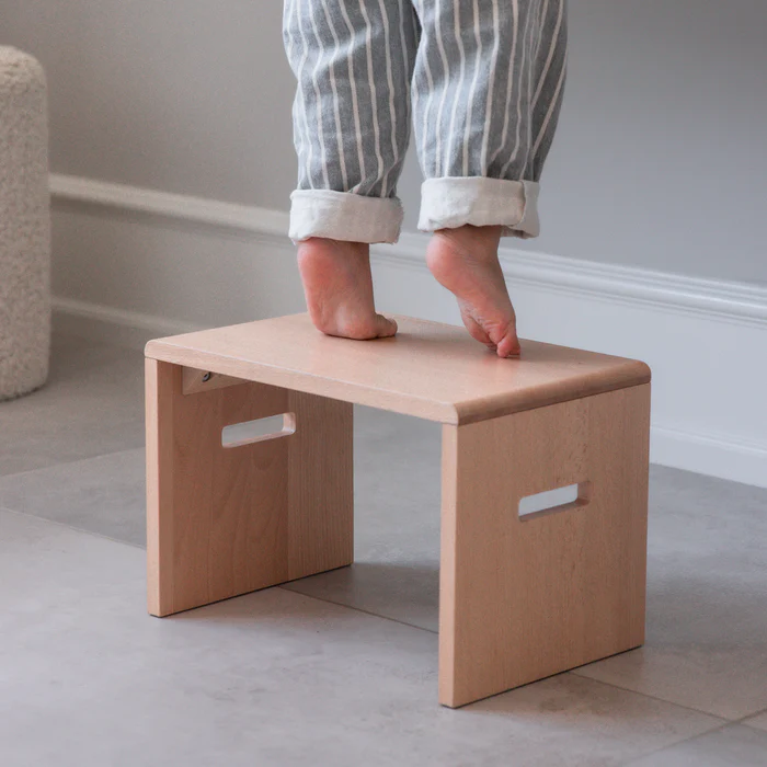 Sebra børneskammel i træ