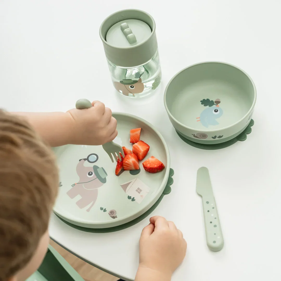 Done by Deer Foodie-spisesæt med 360-graders kop – Tiny Trails Green