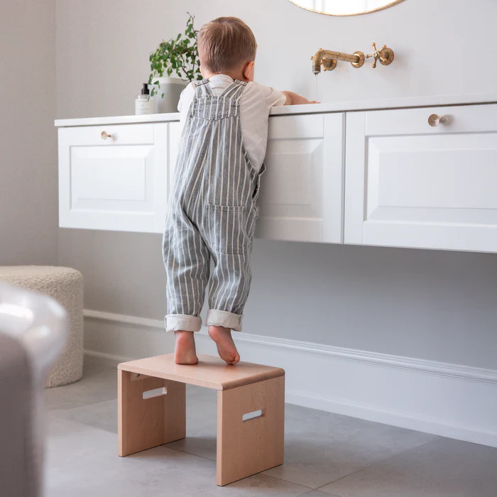 Sebra børneskammel i træ