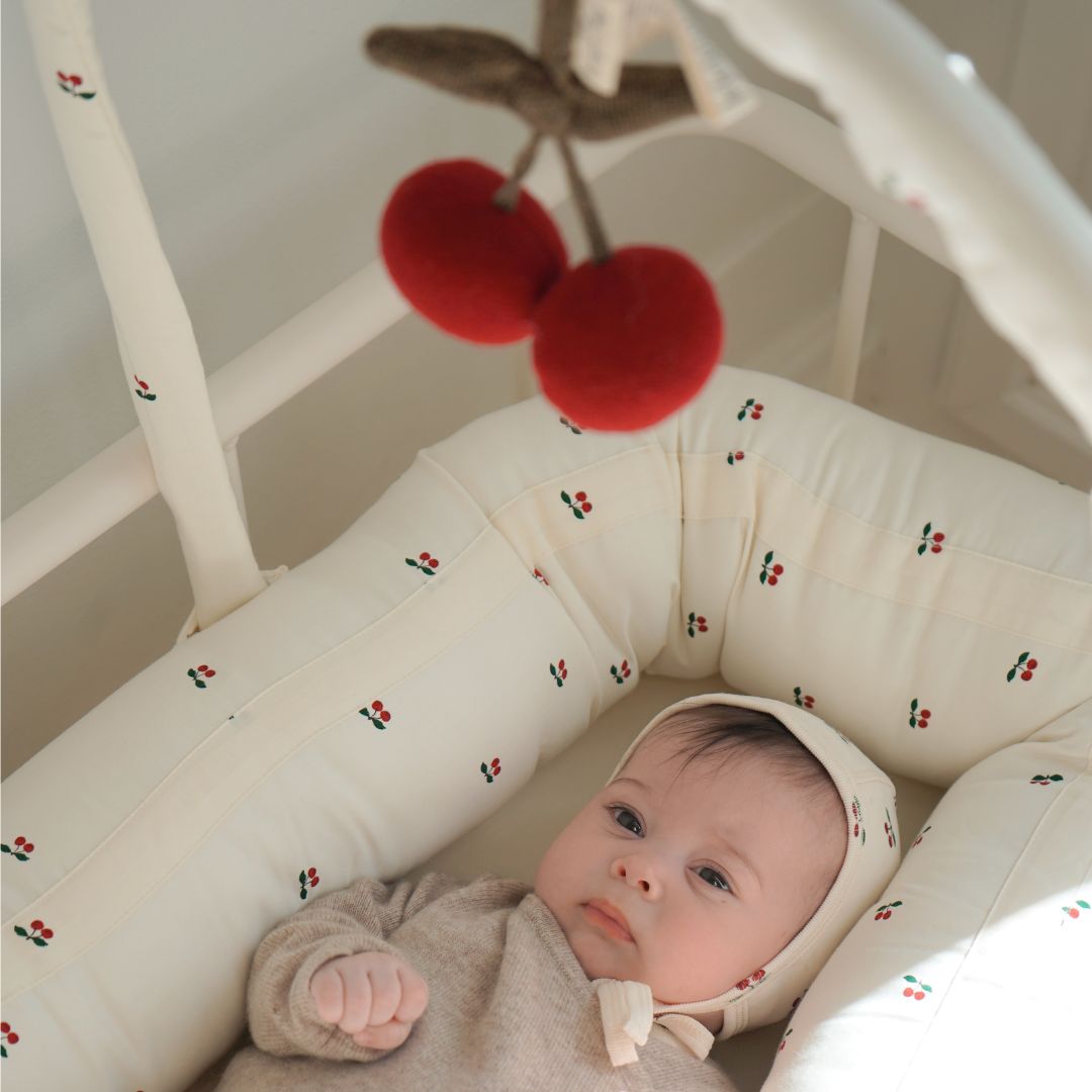 Konges Sløjd Cherry Pram Toy Red/Army-One Size
