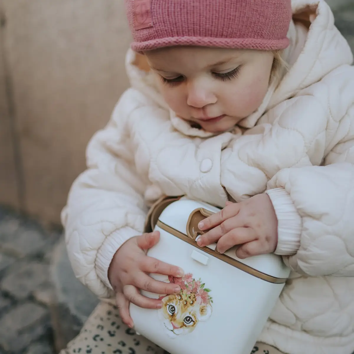 Elodie Details mad- og snackboks Rosy Bow Leo