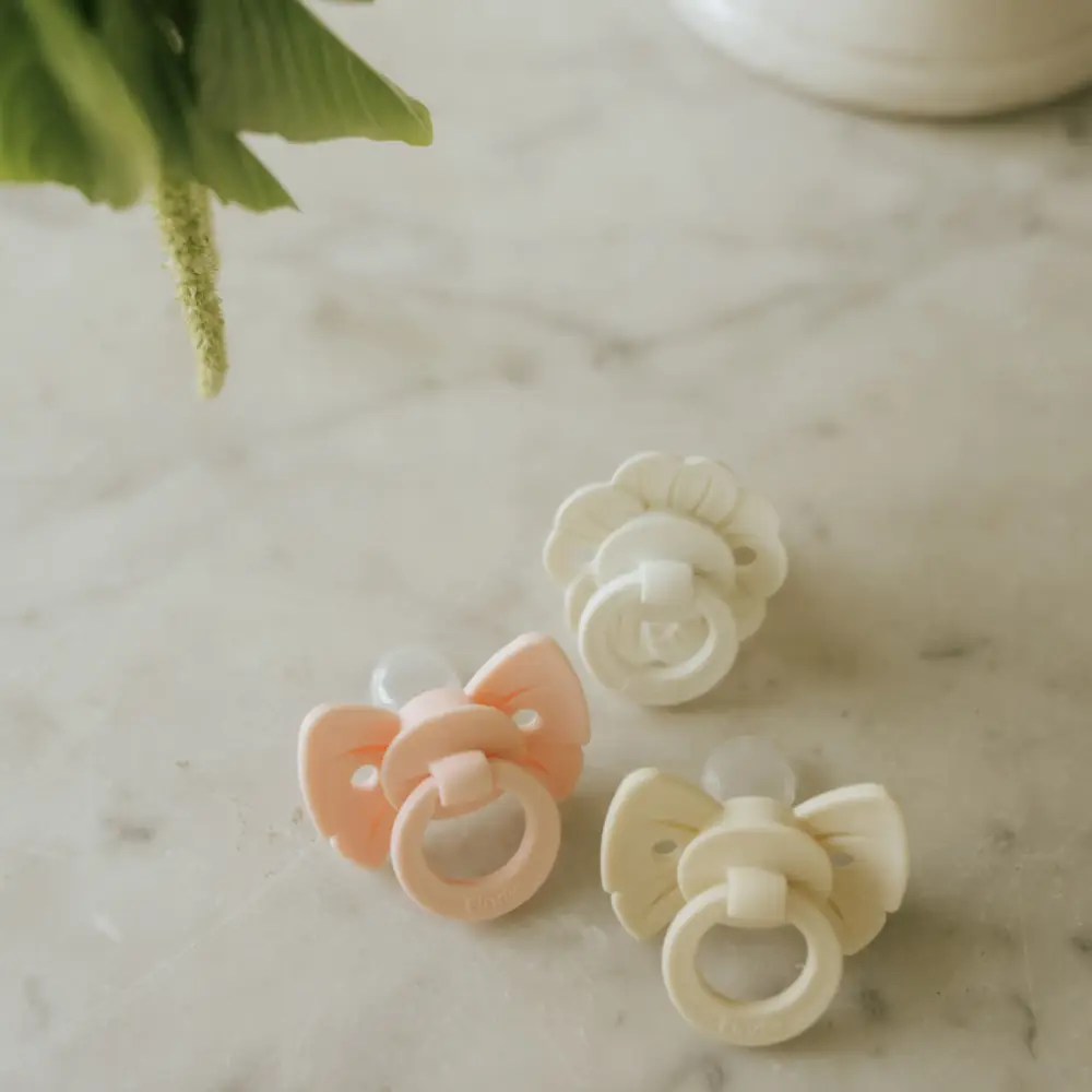 Elodie Binky Bow Sut Mistrød One size