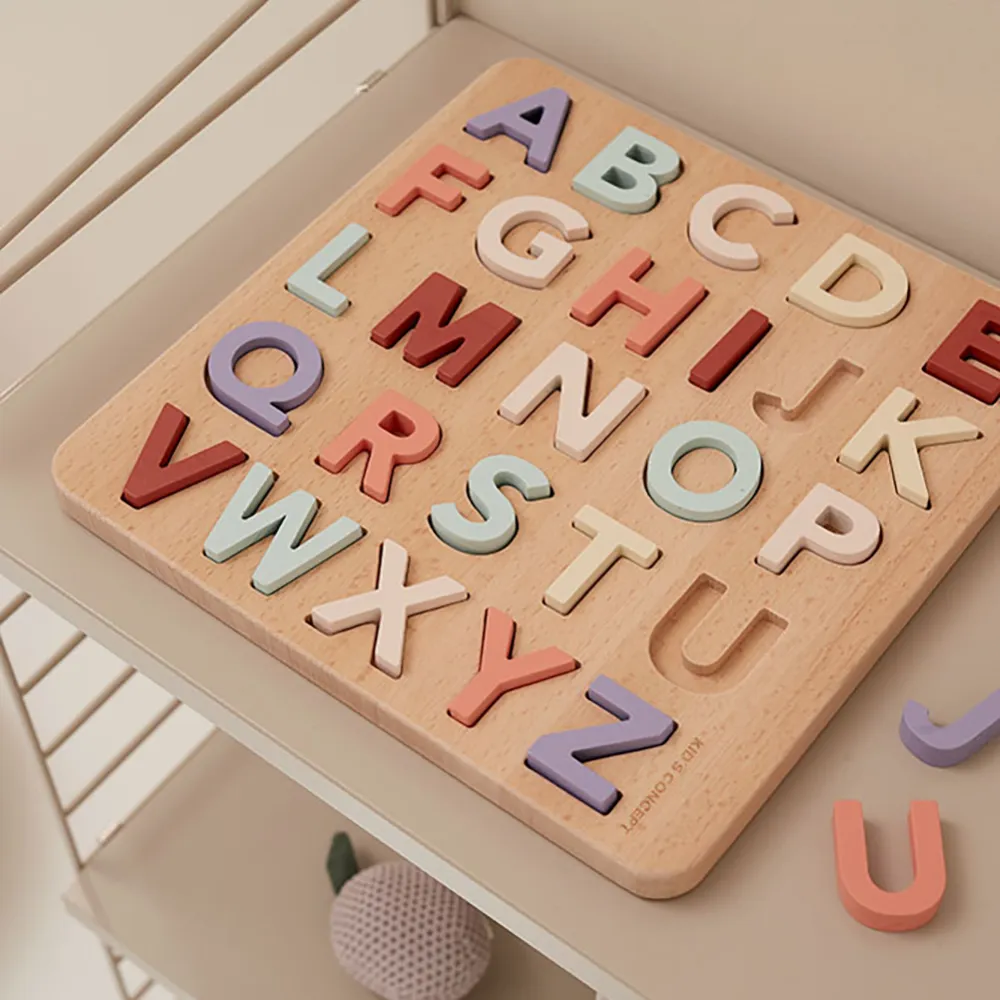 Konceptpuslespil for børn træ A-Z