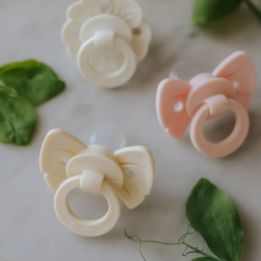 Elodie Binky Bow Sut Mistrød One size