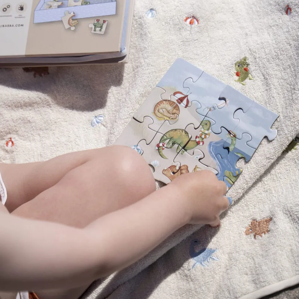 Filibabba Broderet badehåndklæde m. hætte GOTS - Dino Beach